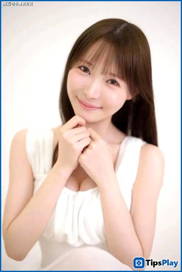 images 3 of Another hot new girl has just debuted, fans comment that she looks like she stepped right out of a 2D graphic.