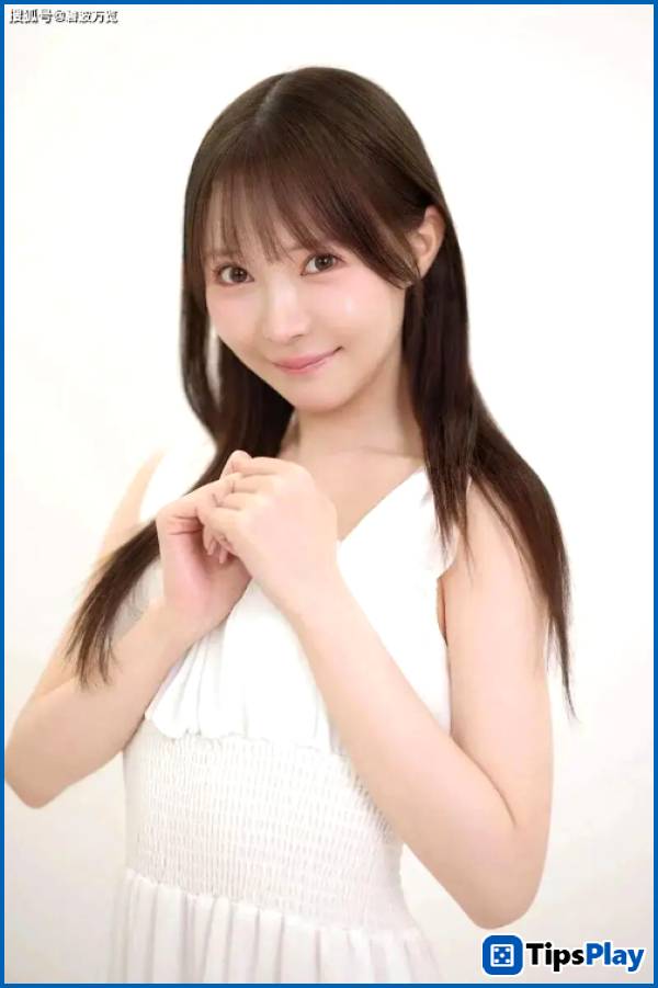 images 4 of Another hot new girl has just debuted, fans comment that she looks like she stepped right out of a 2D graphic.
