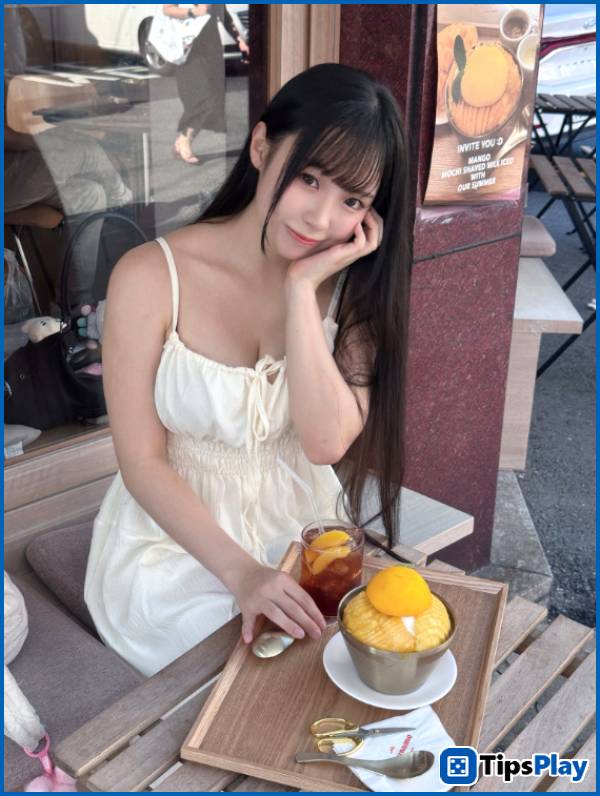 images 2 of Beautiful hot girl speaks out in outrage after her sexy photos are faked by scammers for profit.