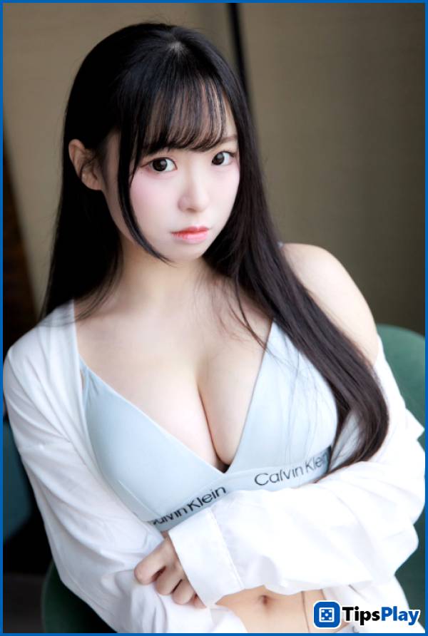 images 3 of Beautiful hot girl speaks out in outrage after her sexy photos are faked by scammers for profit.