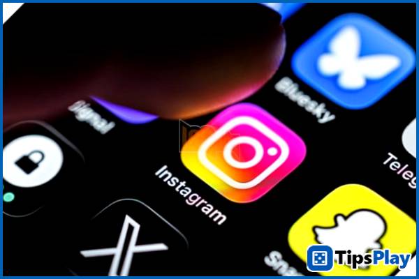 images 1 of Instagram reverses course and eliminates message encryption.