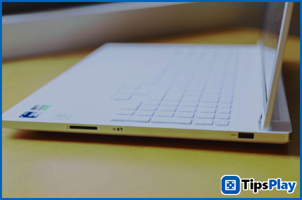 images 6 of Lenovo Legion 7i Gen 10 - A gaming laptop that is not only powerful but also stunningly beautiful and incredibly smart.