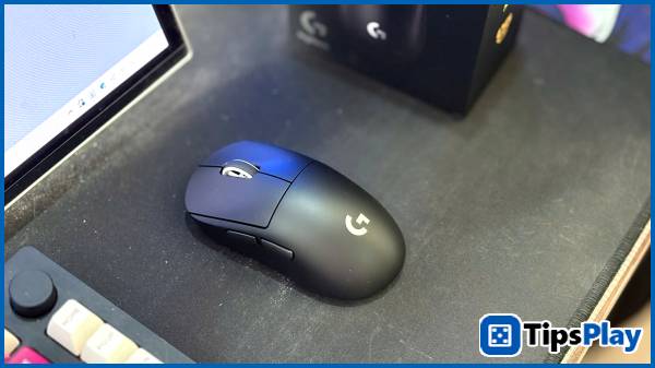 images 3 of Logitech Pro X Superlight 2C – a 'masterpiece' gaming mouse that gamers can't miss this holiday season.