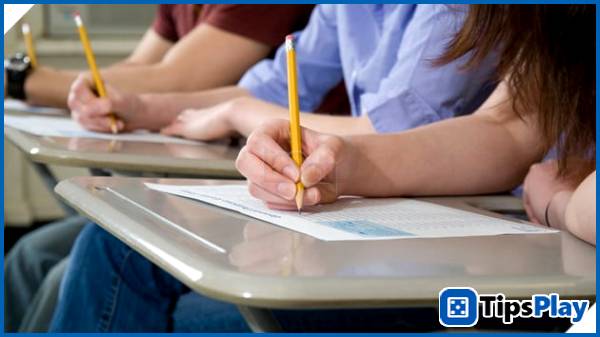 images 2 of AI-powered glasses for rent are booming in China, becoming a new 'lifesaver' in exam rooms.