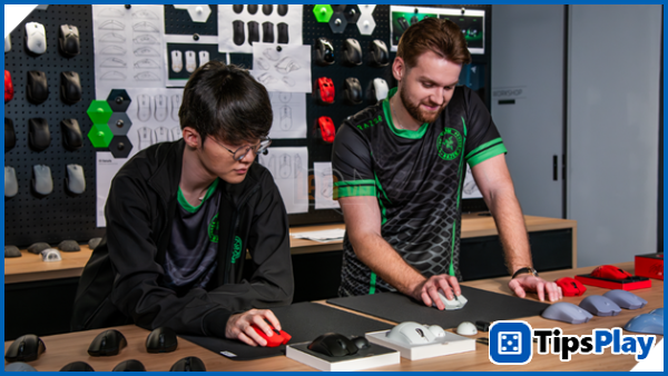 images 2 of Razer dominates the Esports market: Unveiling the ultra-lightweight 49g Viper V4 Pro and the highly customizable Gigantus V2 Pro mousepad.