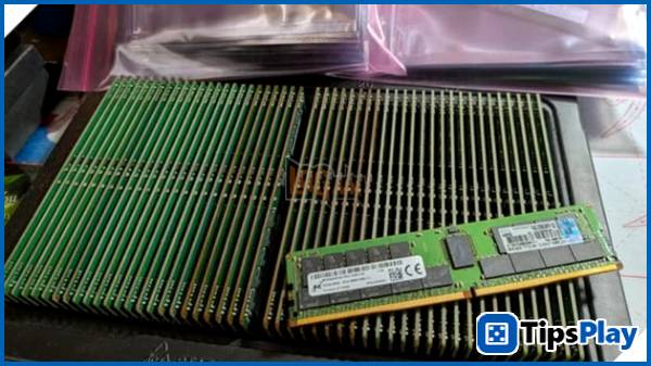 images 2 of 72 GB of server RAM worth tens of thousands of USD were 'discarded' and thrown away.