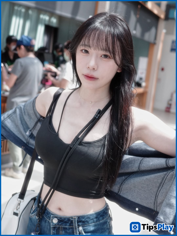 images 3 of Dubbed the 'goddess of the single community', the sexy streamer unexpectedly faced backlash from fans, all because of a single leak of her private life.
