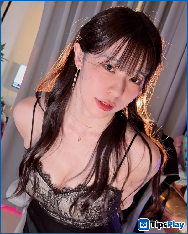 images 6 of Dubbed the 'goddess of the single community', the sexy streamer unexpectedly faced backlash from fans, all because of a single leak of her private life.