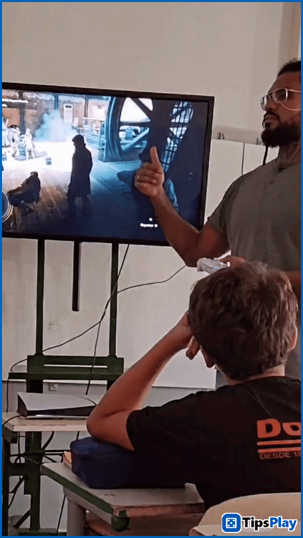 images 2 of Teaching prodigy in 2026: Bringing a PS5 to class to teach, the teacher drives students crazy, making them beg to come back to school!