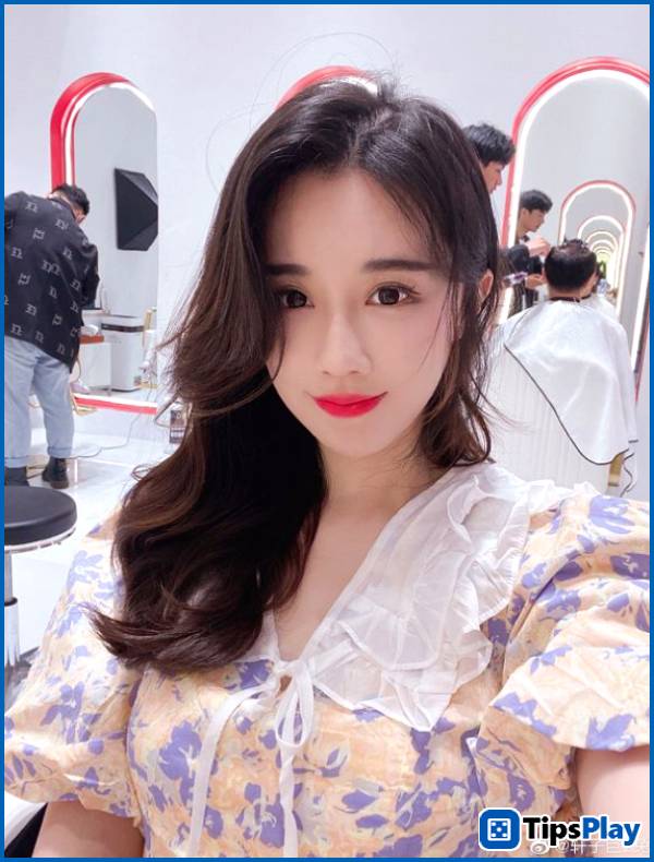 images 2 of 'Wasting her beauty': Streamer beauty shocks fans by admitting she's still single, declaring it a 'waste of good genes'!