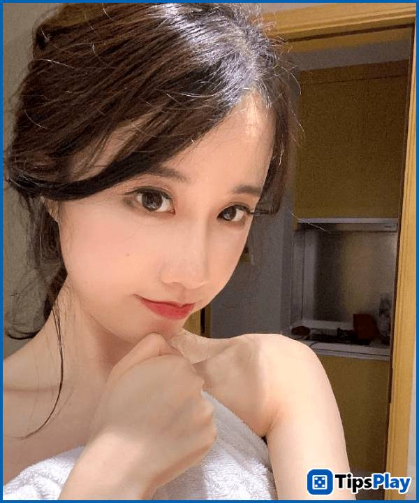 images 3 of 'Wasting her beauty': Streamer beauty shocks fans by admitting she's still single, declaring it a 'waste of good genes'!